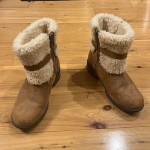 UGG Australia Blayre II Sheepskin Short Boots #1008220 Size 7.5